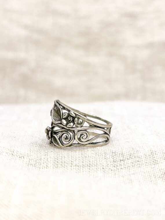 Vintage Floral Ring in Sterling Silver, Vintage J… - image 4