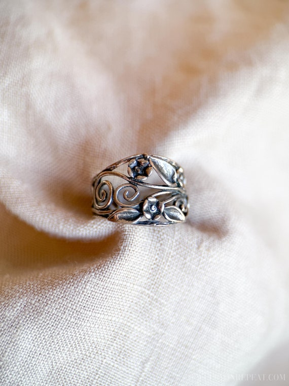 Vintage Sterling Silver Floral Scroll Band, Southwestern Inlay