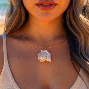 Luminous Conch Shell CollarNecklace