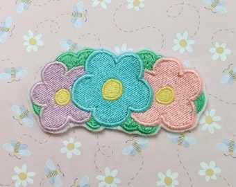ditsy daisies iron-on patch