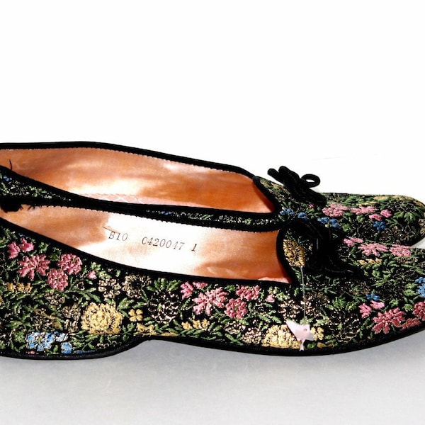 Vintage 1960s Black Slippers - Brocade Deadstock Daniel Green Pink Lined Toe Bows Metallic Threads Nice!