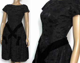 Vintage 1950s Dress// Black Dress // Party Dress// Cocktail Dress// Floral Dress// 50s Dress//With Velvet Bows