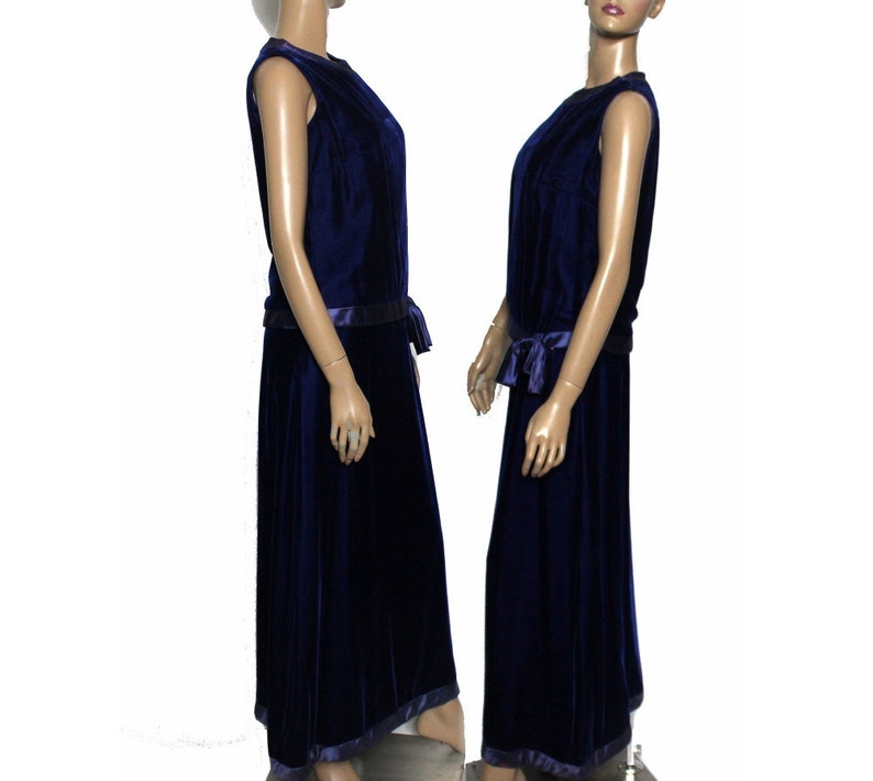 Vintage 1930s 1940s Blue Velvet Vouge Gown image 2