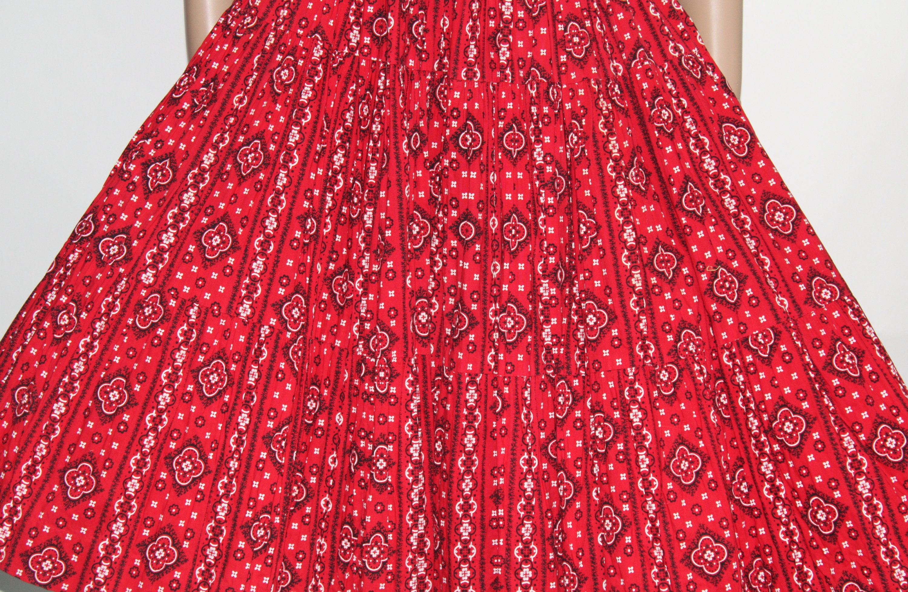 Vintage 1950's Full Circle Skirt/red Black/pleated/cotton/50's Dirndl ...