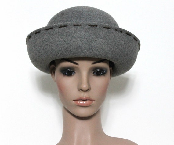 Vintage 1950s Hat . Gray Felt Hat . Yarn Tassel . Designer  display picture 1
