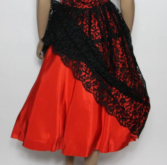 Vintage 1950s Dress.  Red Satin with Black lace F… - image 6