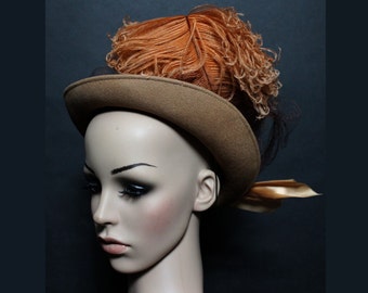 Vintage 1940s Hat Tan Feathers Wool Designer Garden Party Mad Man Rockabilly Designer Dress Retro femme fatale