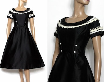 Vintage 1950s Dress//Black Party Dress// Full Skirt//Cocktail Dress//Party Dress//50s Dress//Removeable Accents//50s Black Dress