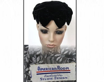 Vintage 1950s Black Velvet Bow Hat Designer American Room Garden Party Mad Man Rockabilly Designer Dress Retro femme fatale