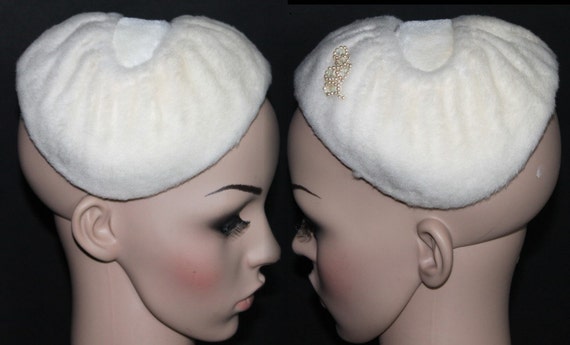 Vintage 1960s White Faux Headband with Pearls Iri… - image 2