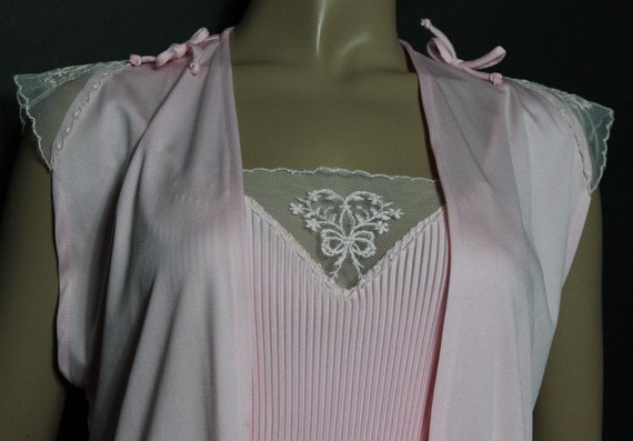 Vintage 1970s Gown Robe Pink Accordion Lace Desig… - image 5