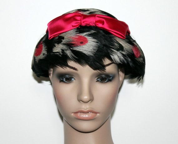 Vintage 1950s Hat . Feathered Pillbox . Hot Pink H