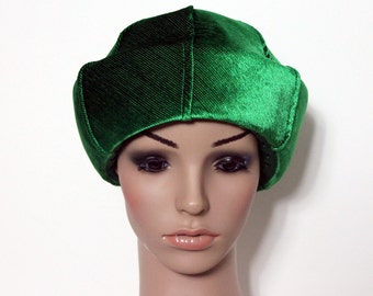 Vintage 1950s Hat . Green Hat . Velveteen Fabric . Holiday Hat . Rockabilly . Retro . Femme Fatale