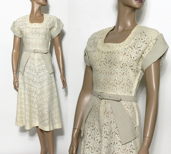 Vintage// 1940s Dress// Lace// Sheer// Matching Be