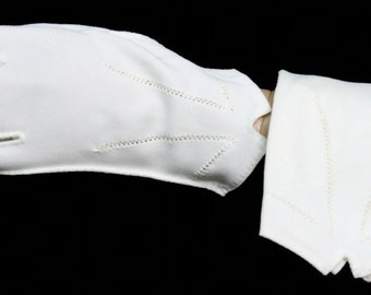 Vintage 1960 Gloves //White Wrist Length Gloves/ Pinup //Bombshell/ Hollywood / Art Deco/ Wedding