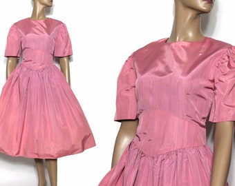 Vintage 1950s Dress - Pretty Fuchia Color cummerbund waist and gathered Full Skirt Nylon Fabric with a Metal Back Zipper very Pretty