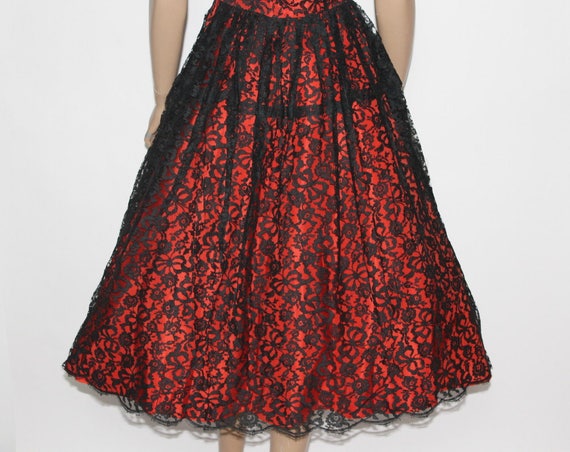 Vintage 1950s Dress.  Red Satin with Black lace F… - image 7