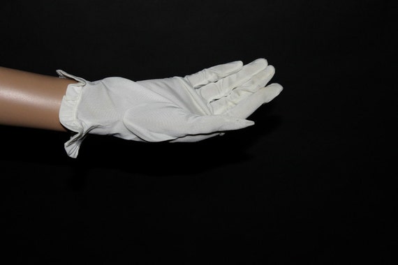 Vintage 1950s White Nylon Gloves Pinup Bombshell … - image 4