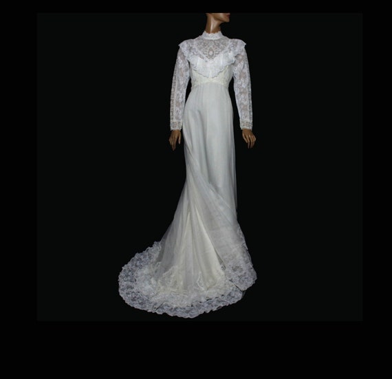 Vintage 1970s Wedding Dress Victorian Style Soft White Fully Etsy