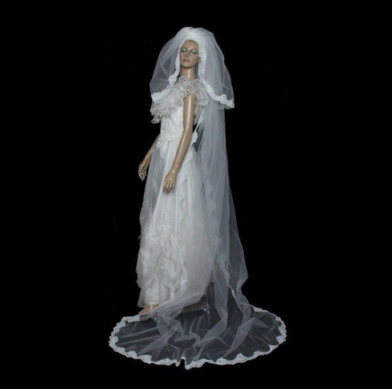 Vintage White Tulle Hair Veil with Beaded Trimmed Hair comb Gorgeous Beaded Wedding Veil, Vintage Mantilla Veil With  main image 4