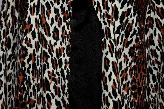 Vintage Coat// 1960s// Faux Leopard// Leopard Jac… - image 5