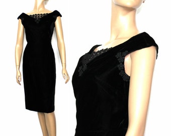 Vintage 1950s Dress// Black Velvet//Cocktail Dress /Party Dress/Wiggle/Hourglass Dress// Floral Pattern