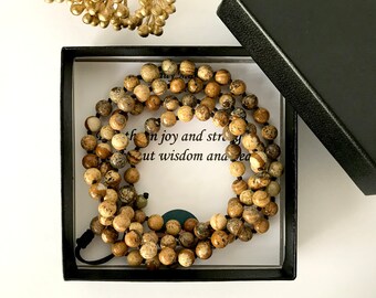 Collar de meditación anudado a mano con cuentas de jaspe mala.