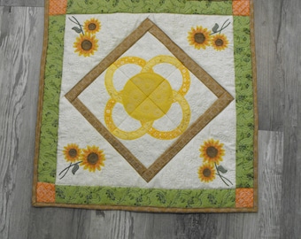 Table Topper Machine Embroidered Appliqued Sunflower Home Decor Wall Quilt