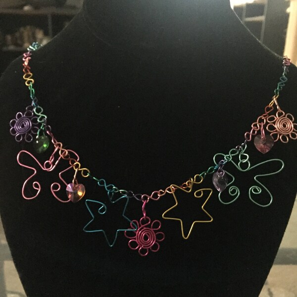 GRAND fil enroulé collier de charme arc en ciel, choisissez un collier de charme, bijoux pour enfants, cadeau personnalisé