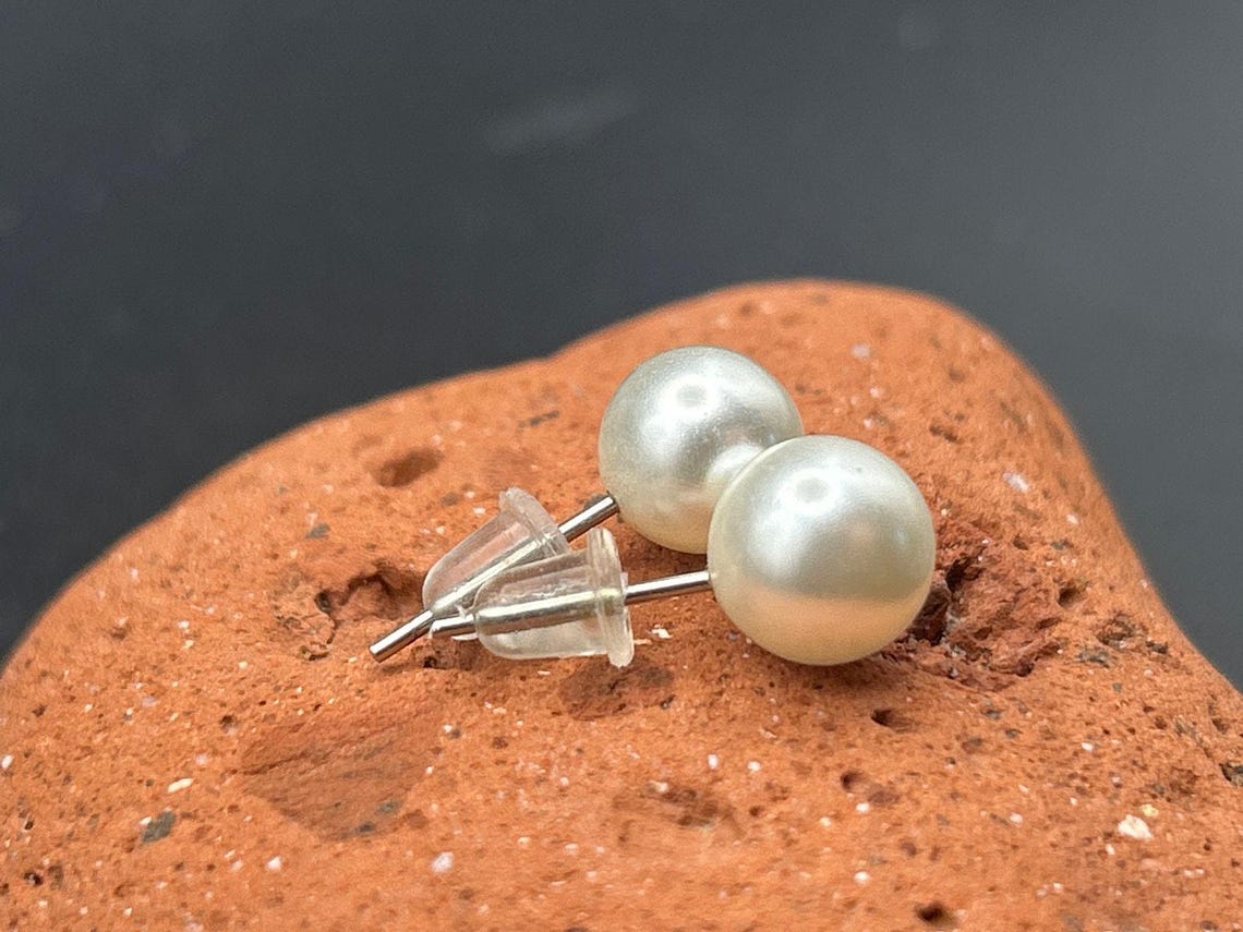 Vintage 6mm Faux Pearl Stud Earrings Silver Tone Posts Classic White, photo 2 of 4