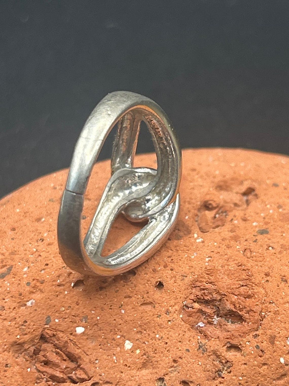 Vintage 90s Silver Tone Knot Ring Size 10 Love Knot Statement Band Minimalist, photo 6 of 6
