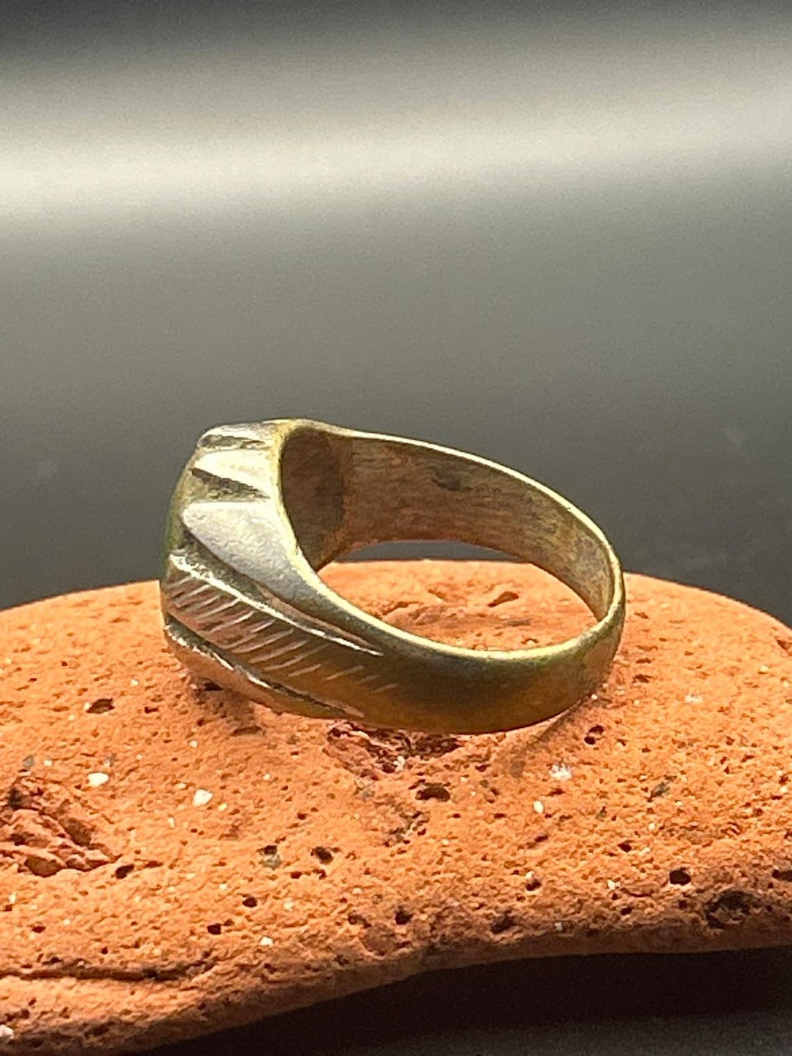 Vintage Afghan Kochi Tribal Ring Brass Alloy Green Glass Cabochon Size 10.5, photo 3 of 7