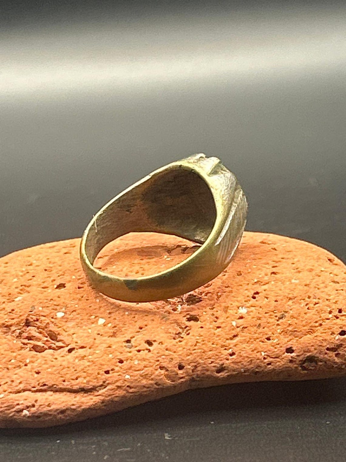 Vintage Afghan Kochi Tribal Ring Brass Alloy Green Glass Cabochon Size 10.5, photo 5 of 7