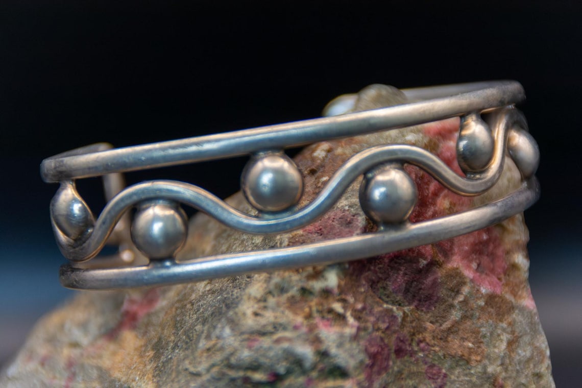 Vintage Wavy Sterling Silver Cuff - Mexican Taxco Style size 6.5, photo 6 of 6