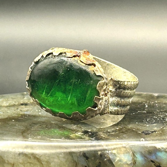 Vintage Afghan Kuchi Tribal Ring Brass Green Glass Size 6 Ribbed Band Boho