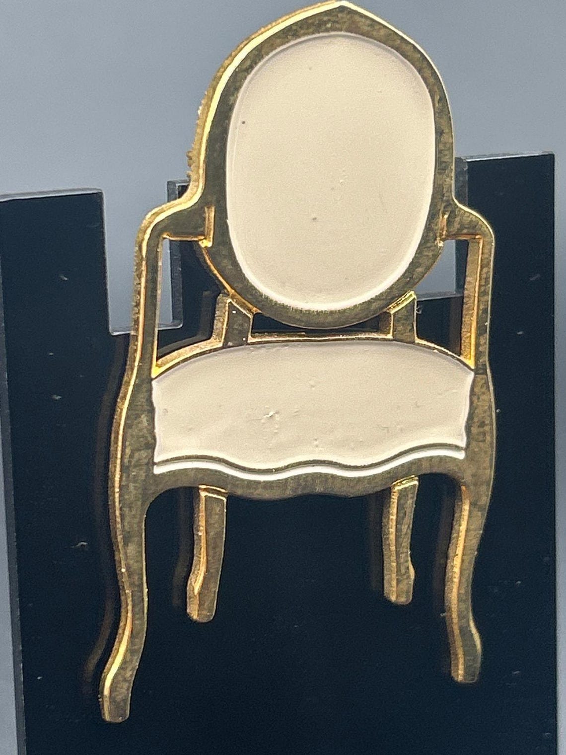 Vintage Gold Tone Enamel French Armchair Chair Brooch Pin - 2 Inch, photo 3 of 4