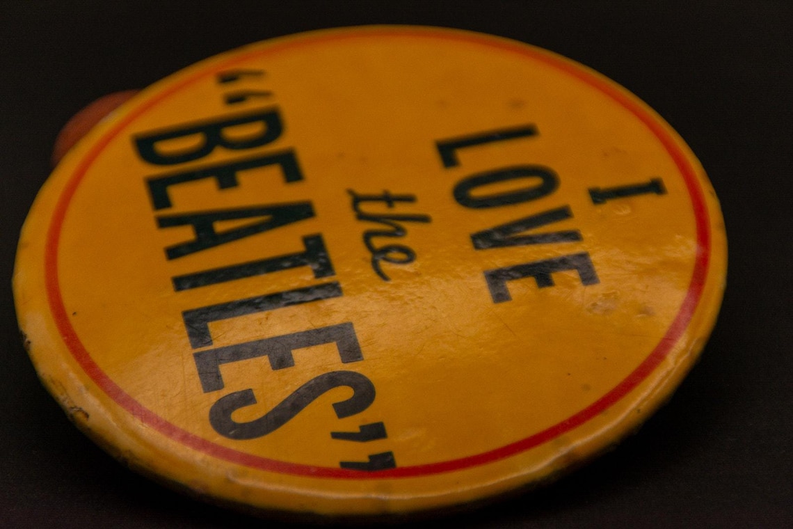 Vintage 1960s I Love The Beatles 3" Pinback Button Rare Memorabilia Beatlemania, photo 2 of 9
