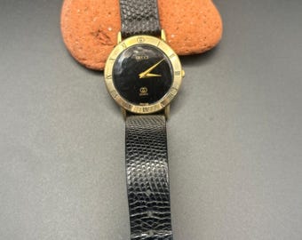 Authentic Vintage Gucci 3000M 33mm Gold Tone Watch Black Lizard Band Running