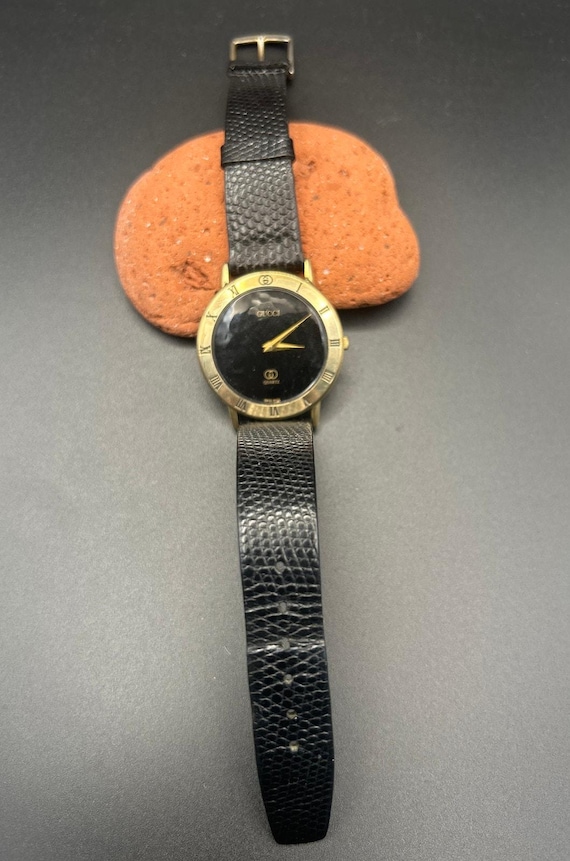 Authentic Vintage Gucci 3000M 33mm Gold Tone Watch Black Lizard Band Running