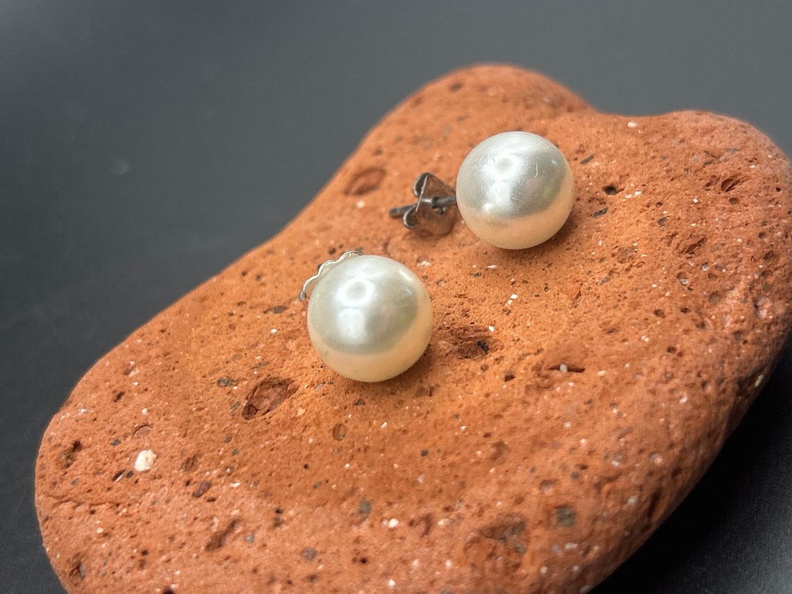 Vintage Faux Pearl Stud Earrings 8mm White Pearl Silver Tone Posts Classic, photo 3 of 4