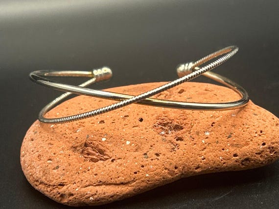 Vintage Silver Tone Coiled & Smooth Wire Crisscross Cuff Bracelet Open Bangle