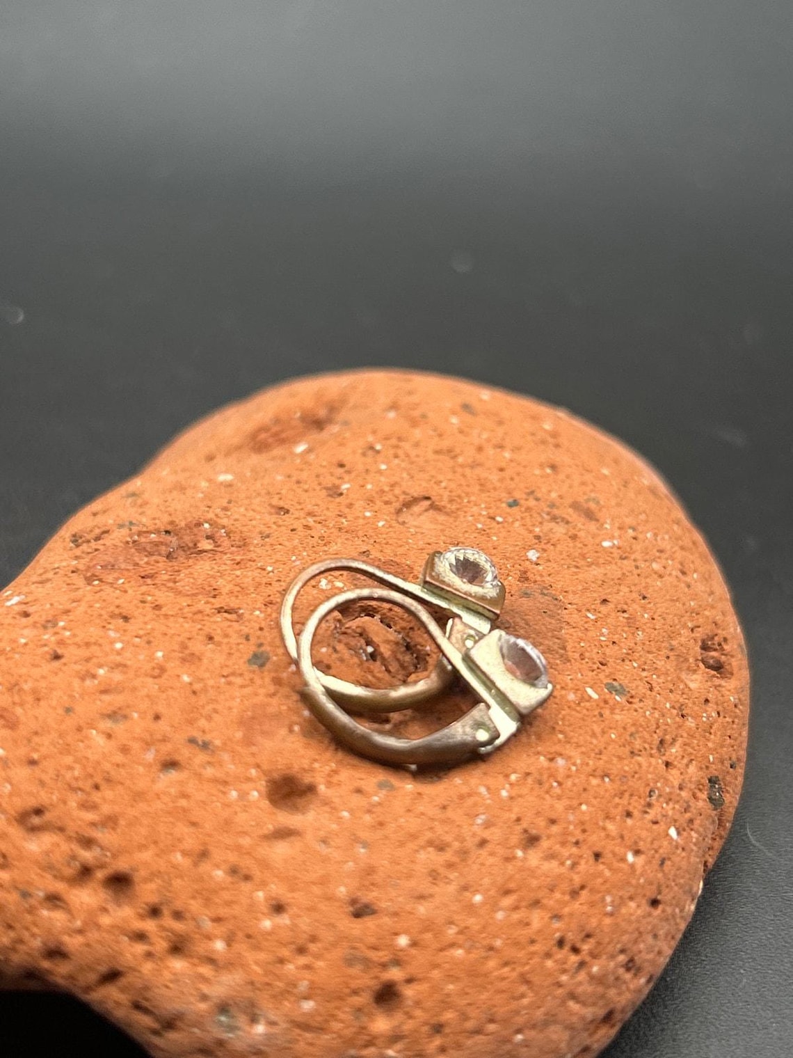 Vintage 1970s Brass Leverback Drop Earrings Clear Crystal Glass Stone, photo 3 of 5