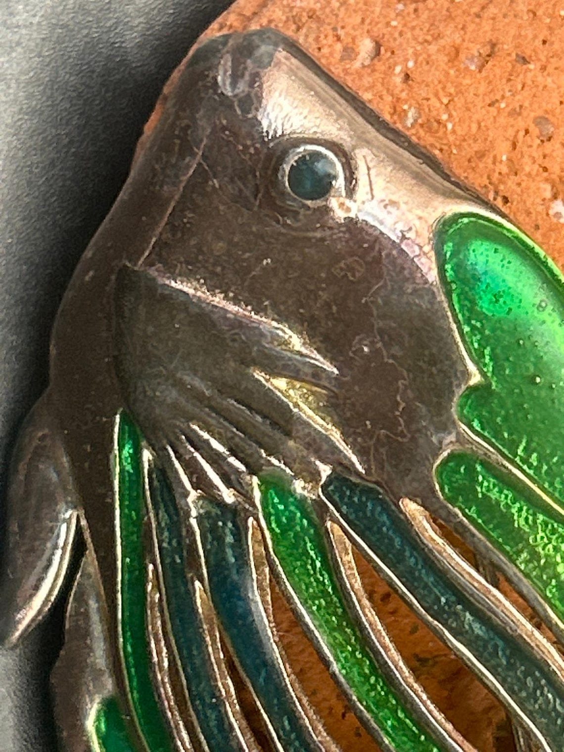 Vintage Gold Tone Green Enamel Tropical Fish Brooch Red Rhinestone Eye 2.5x1.5", photo 4 of 6