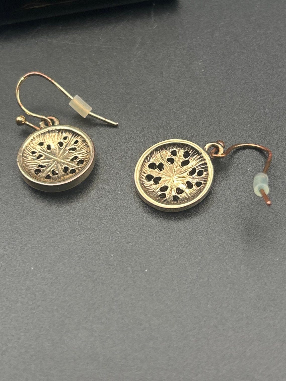 Vintage Gold Tone SE Asian Style Filigree Disc Dangle Earrings Black Stone, photo 3 of 3
