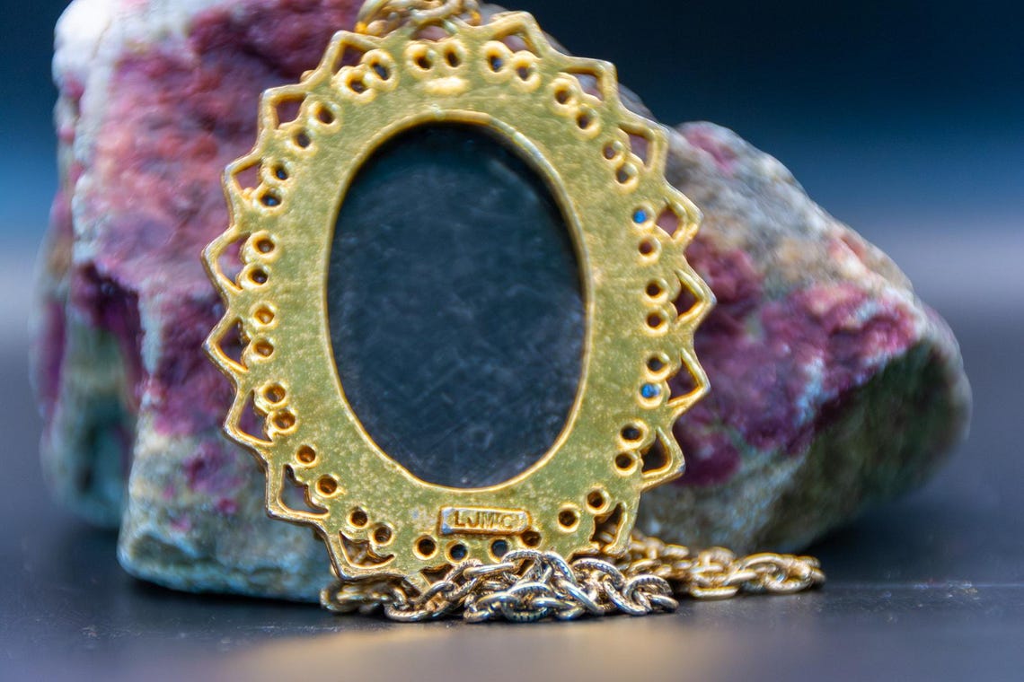 1950s Laurentian Manufacturing LJM Cameo Pendant with 18" Gold Tone Chain, photo 4 of 4