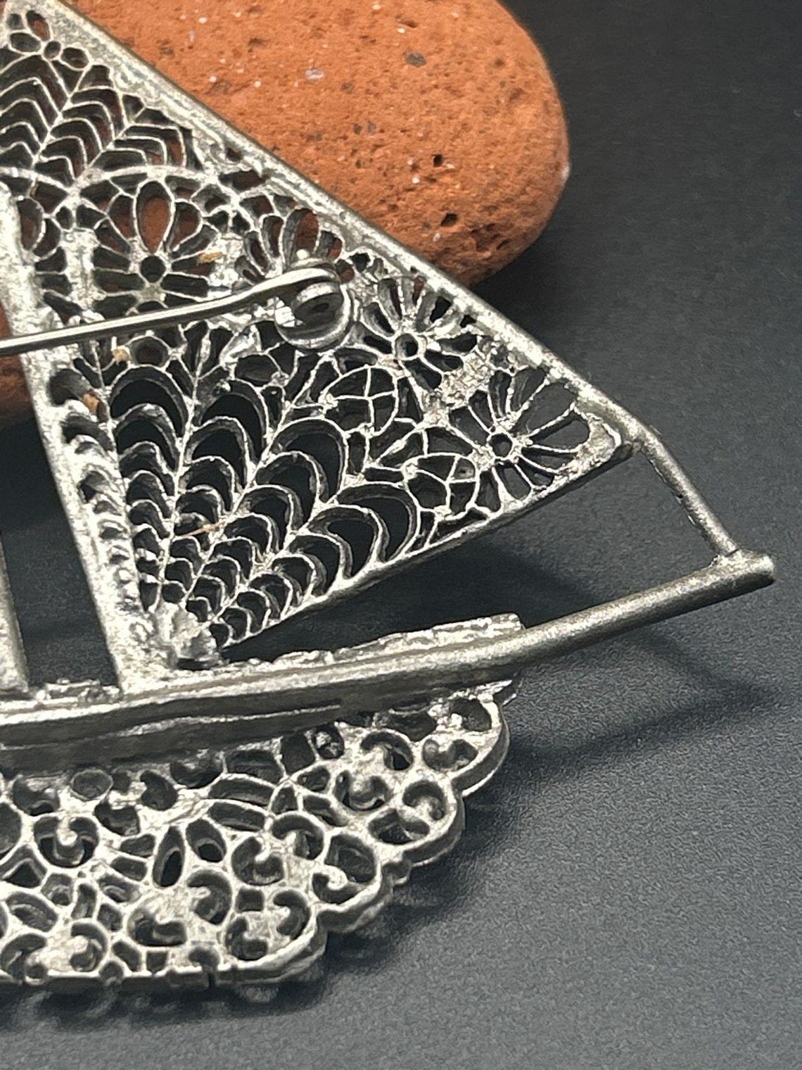 Vintage Silver Tone Filigree Sailboat Brooch Rhinestone Nautical Pin 3x3", photo 8 of 8