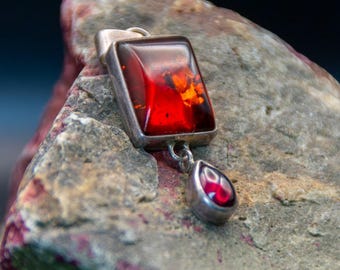 Baltic Amber Teardrop Pendant – 925 Sterling Silver with Natural Inclusions