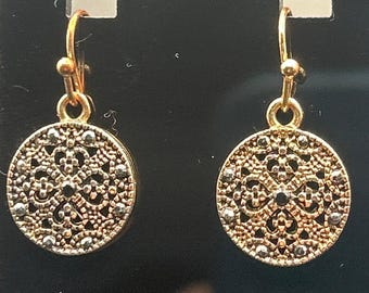 Vintage Gold Tone SE Asian Style Filigree Disc Dangle Earrings Black Stone