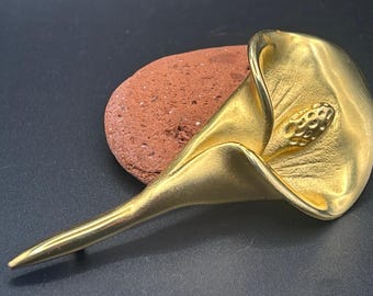 Vintage Doreen Ryan 1993 Calla Lily Brooch Gold Tone Sculptural Floral Pin DR 93
