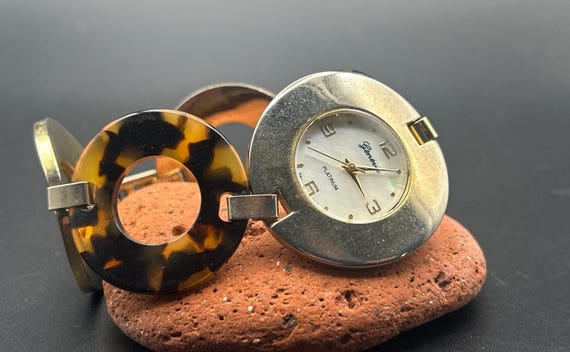 Vintage Geneva Platinum Watch Model 7463 Gold Tone Tortoise Shell Accent Working